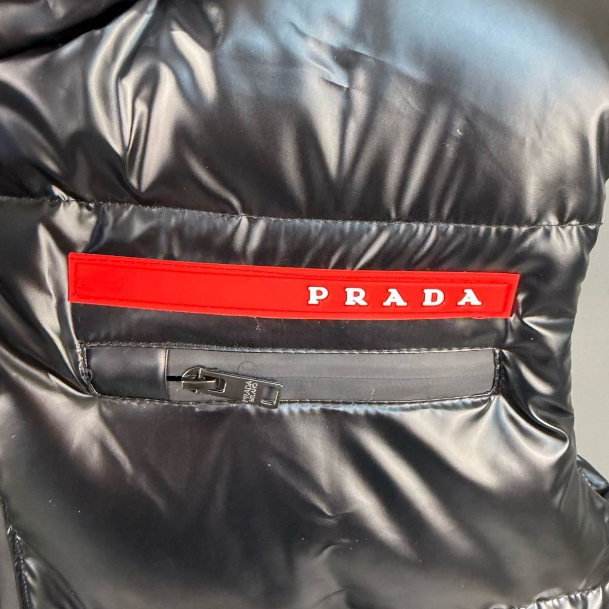 PRADA プラダ 文字ロゴ光沢ジレ 秋冬 高級 保温 男女兼用 カップル オーバーサイズ 万能