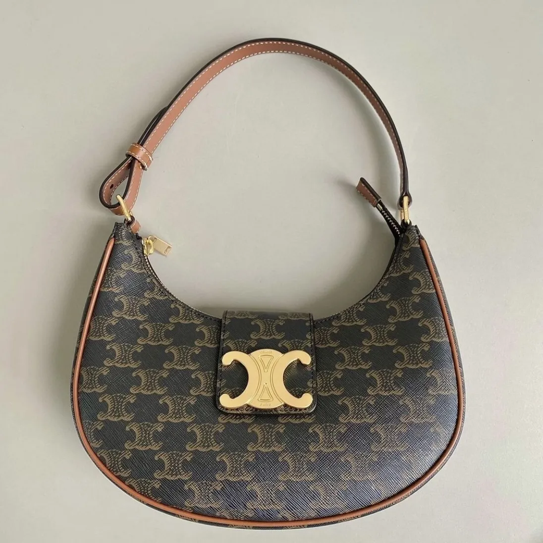 すぐ届く【CELINE】セリーヌ AVA トリオンフ キャンバス