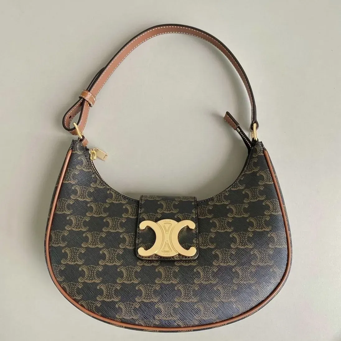 すぐ届く【CELINE】セリーヌ AVA トリオンフ キャンバス