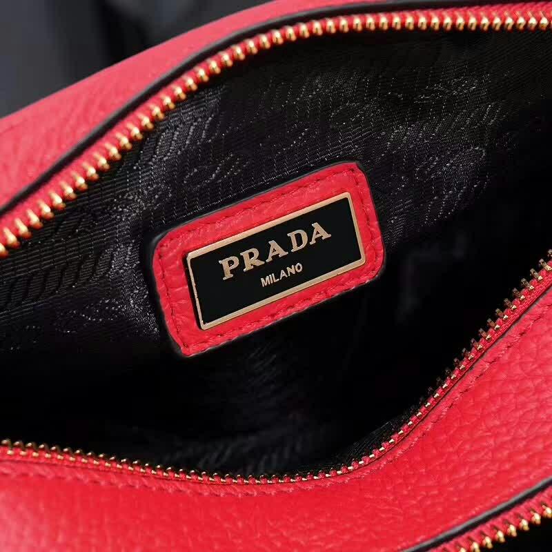 PRADA(プラダ) レザー ショルダーバッグ レッド