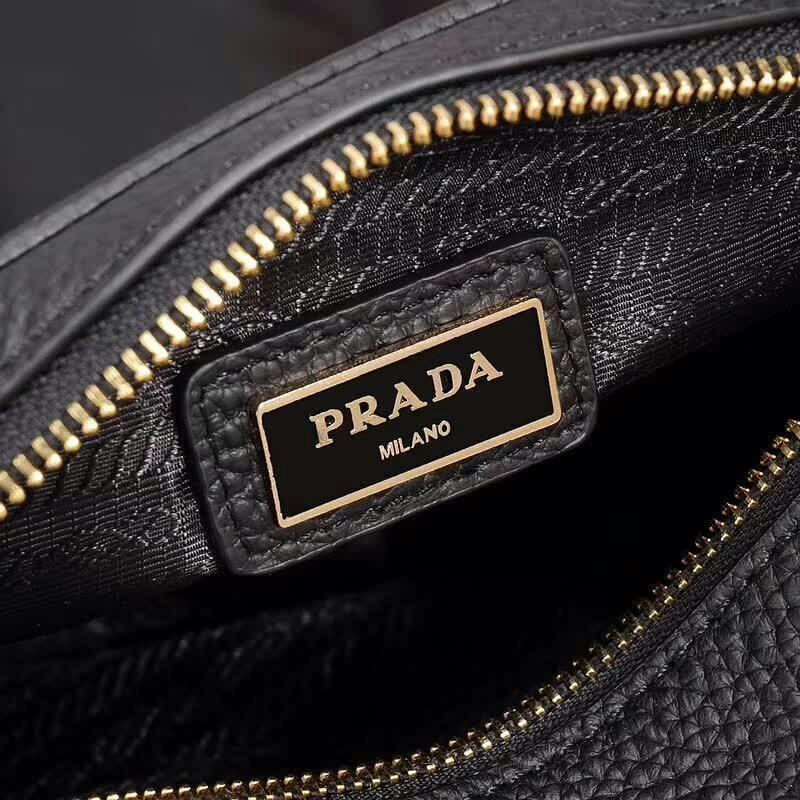 PRADA(プラダ) レザー ショルダーバッグ ブラック