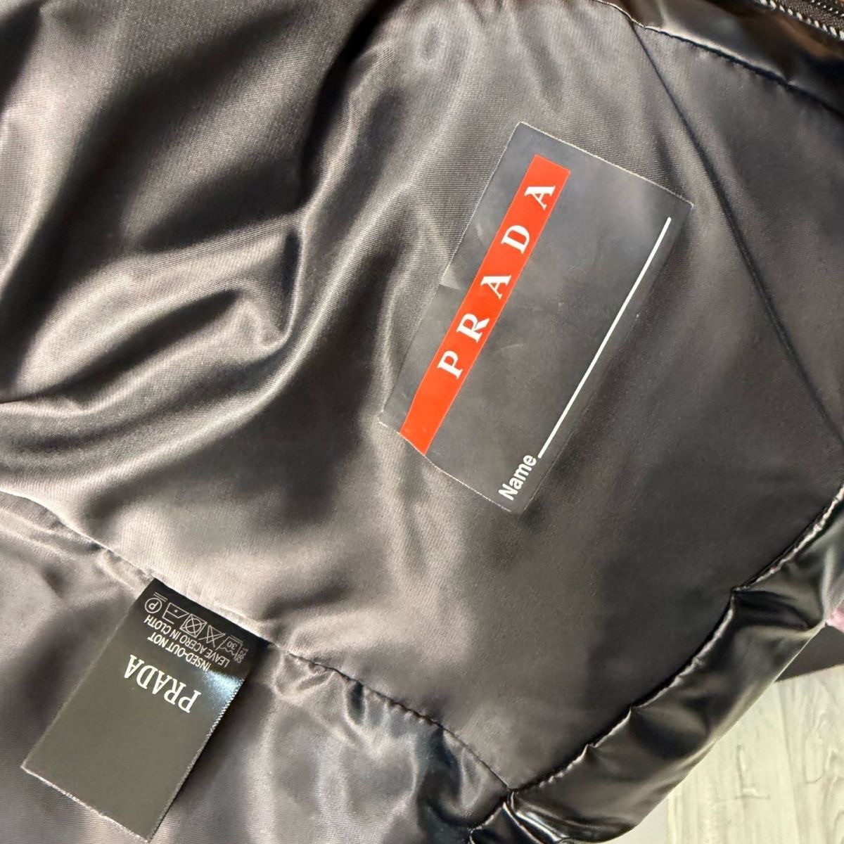 PRADA プラダ 文字ロゴ光沢ジレ 秋冬 高級 保温 男女兼用 カップル オーバーサイズ 万能