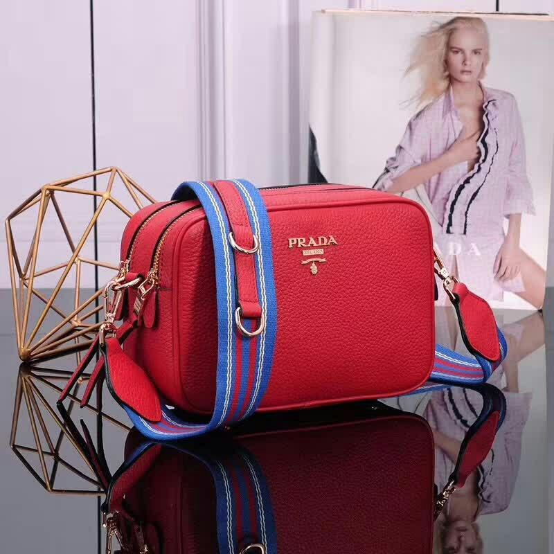 PRADA(プラダ) レザー ショルダーバッグ レッド