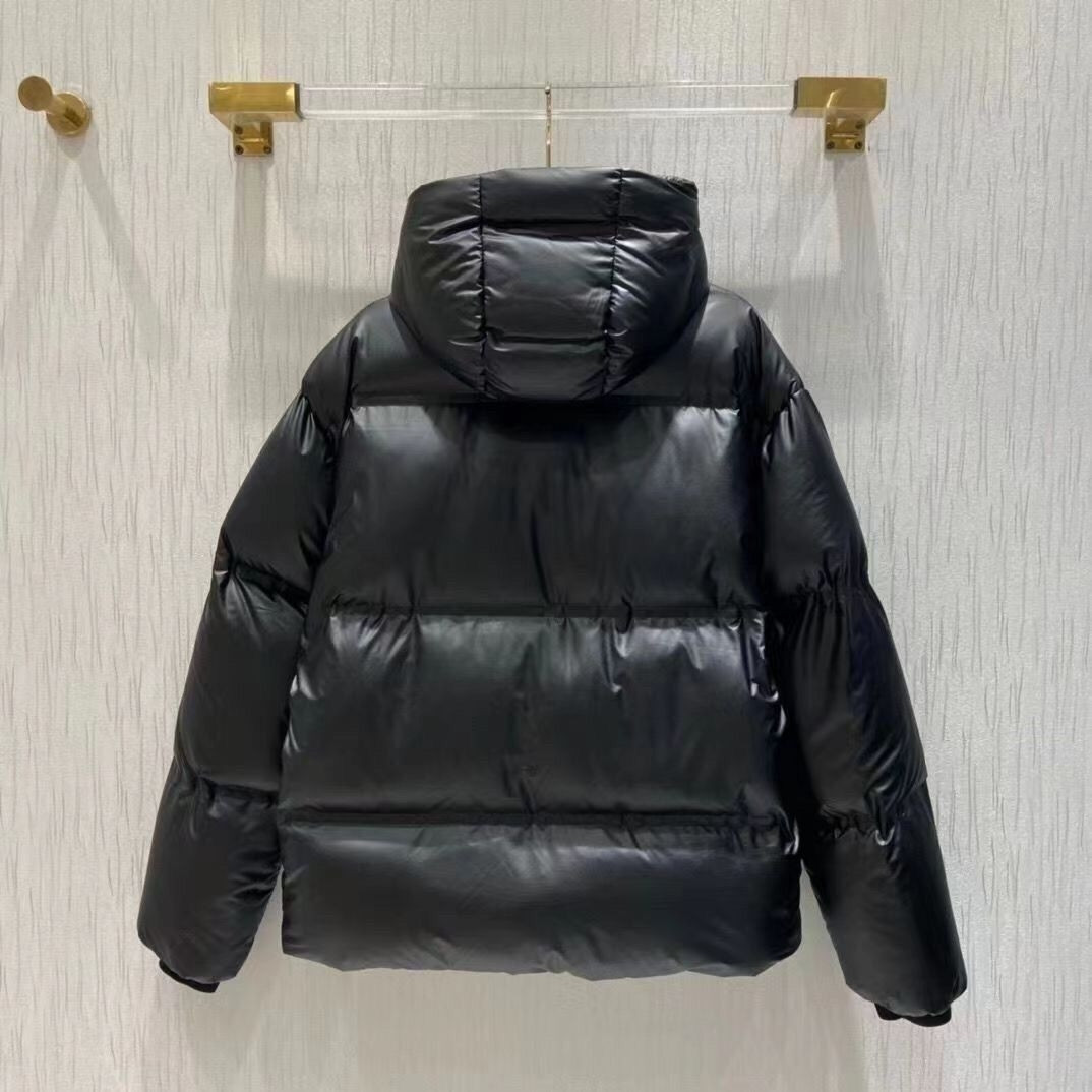 PRADA プラダ 冬トレンド 防寒ふっくらダウンコットンパーカ カジュアルフード付き ショート丈厚手ダウン