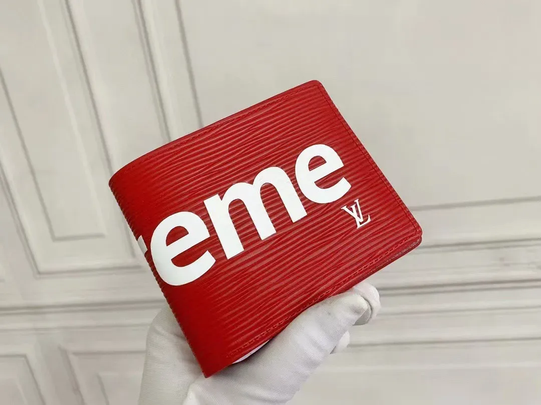 大人気コラボレーションSupreme X Louis Vuitton Logo ショート財布 2色