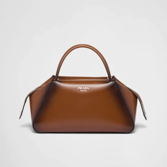 Prada 2022年秋冬ファッションショーに登場し！「CLASSY雑誌」掲載！松島花同項☆Supernovaレザーハンドバッグ！