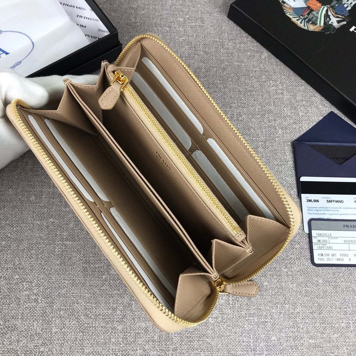 PRADA(プラダ) サフィアーノレザー 財布 カーキ