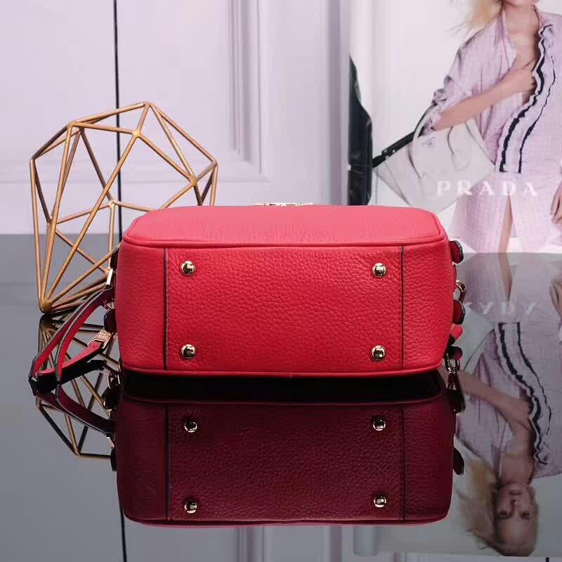 PRADA(プラダ) レザー ショルダーバッグ レッド