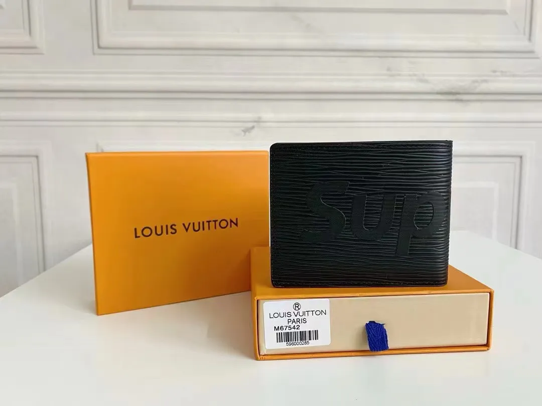 大人気コラボレーションSupreme X Louis Vuitton Logo ショート財布 2色