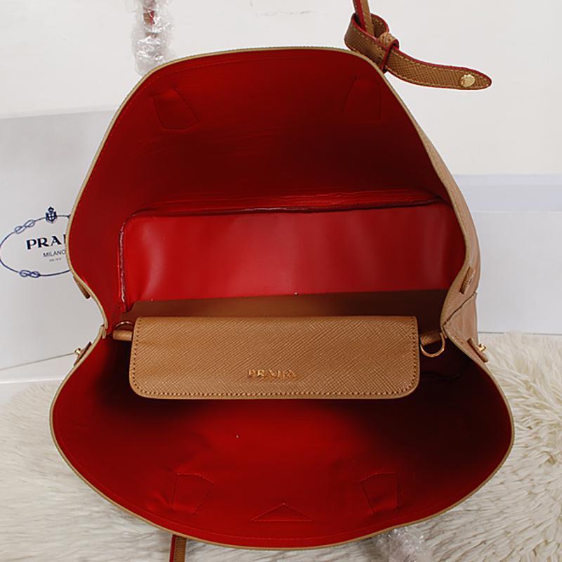 PRADA(プラダ) ダブルバッグ ブラウン