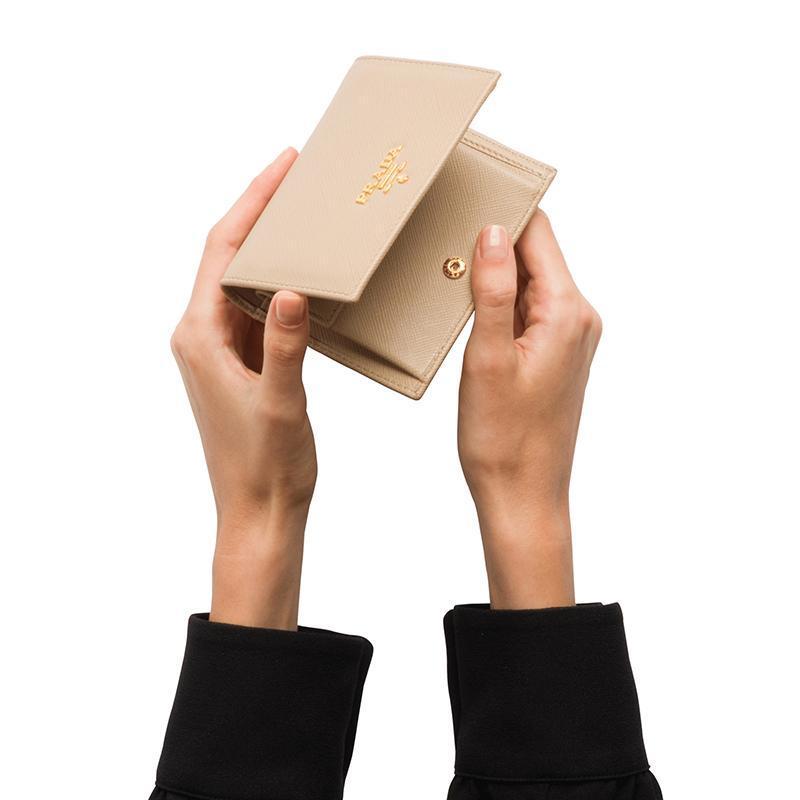 PRADA(プラダ) サフィアーノレザー 二つ折り財布 ベージュ