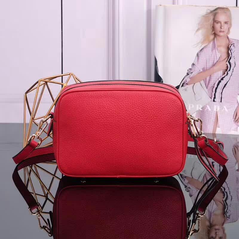PRADA(プラダ) レザー ショルダーバッグ レッド