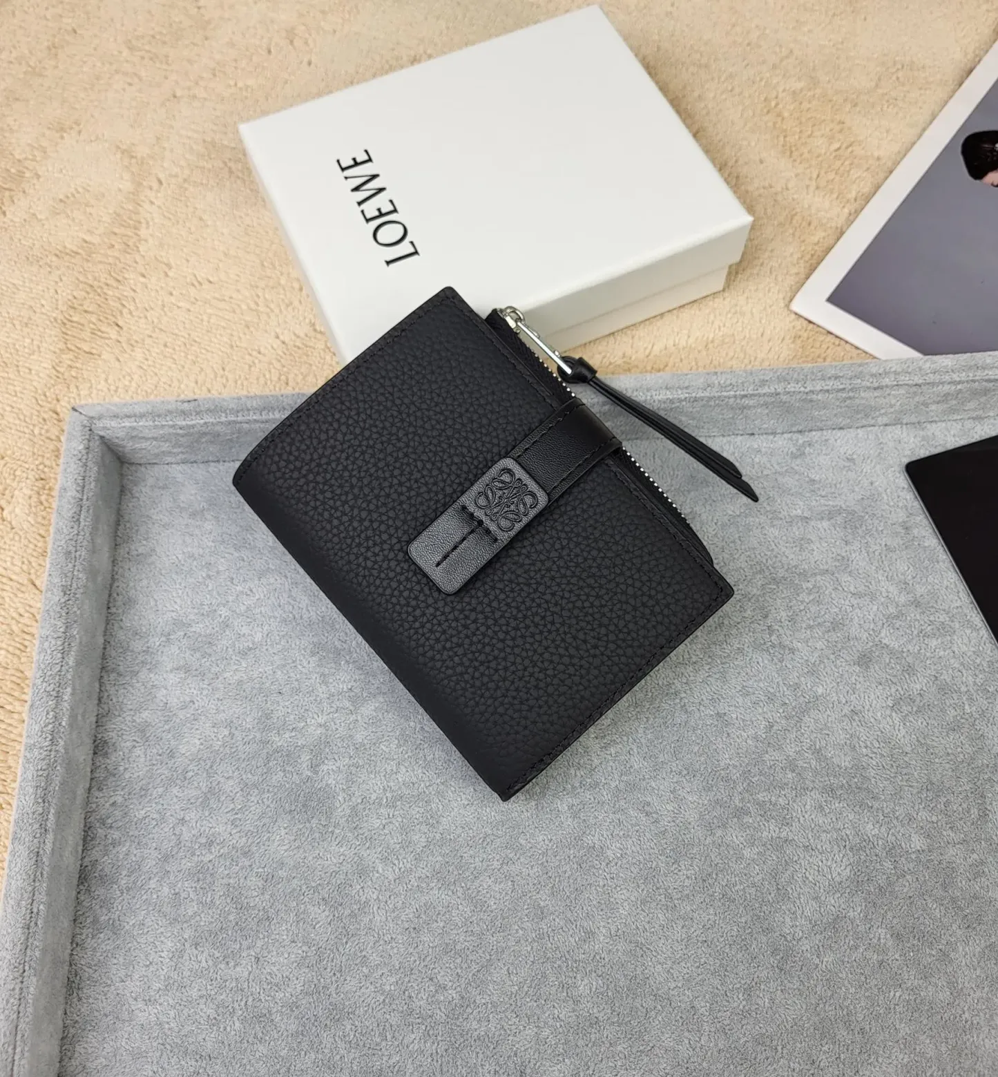 【LOEWE】新作スリムジップ二つ折り財布 Slim Zip Bifold Wallet