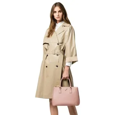 STORY雑誌掲載！高垣麗子さん愛用の新作バッグが登場！PRADA ガレリア スモール スクエア バッグ！！まさに「今」持ちたい！