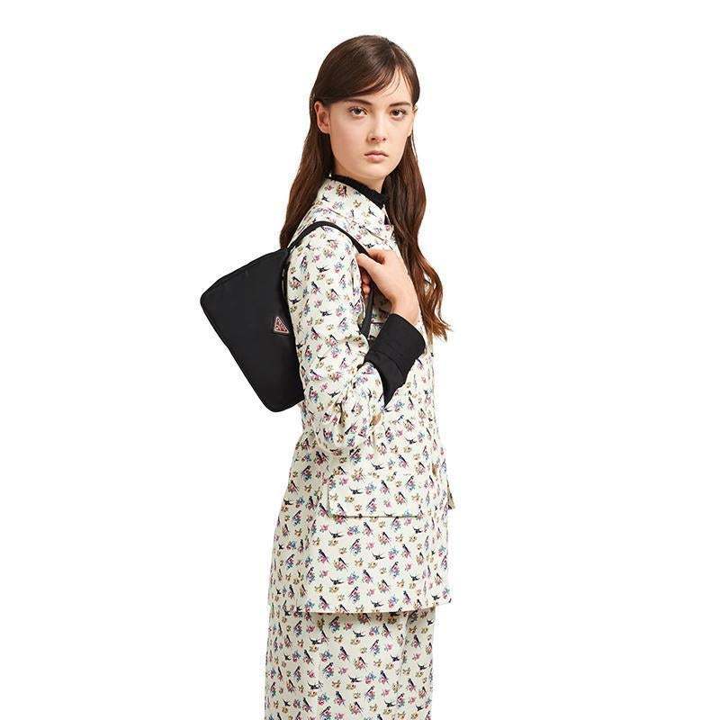 PRADA(プラダ) Re-Edition 2000 ナイロン ミニバッグ ブラック/レッド