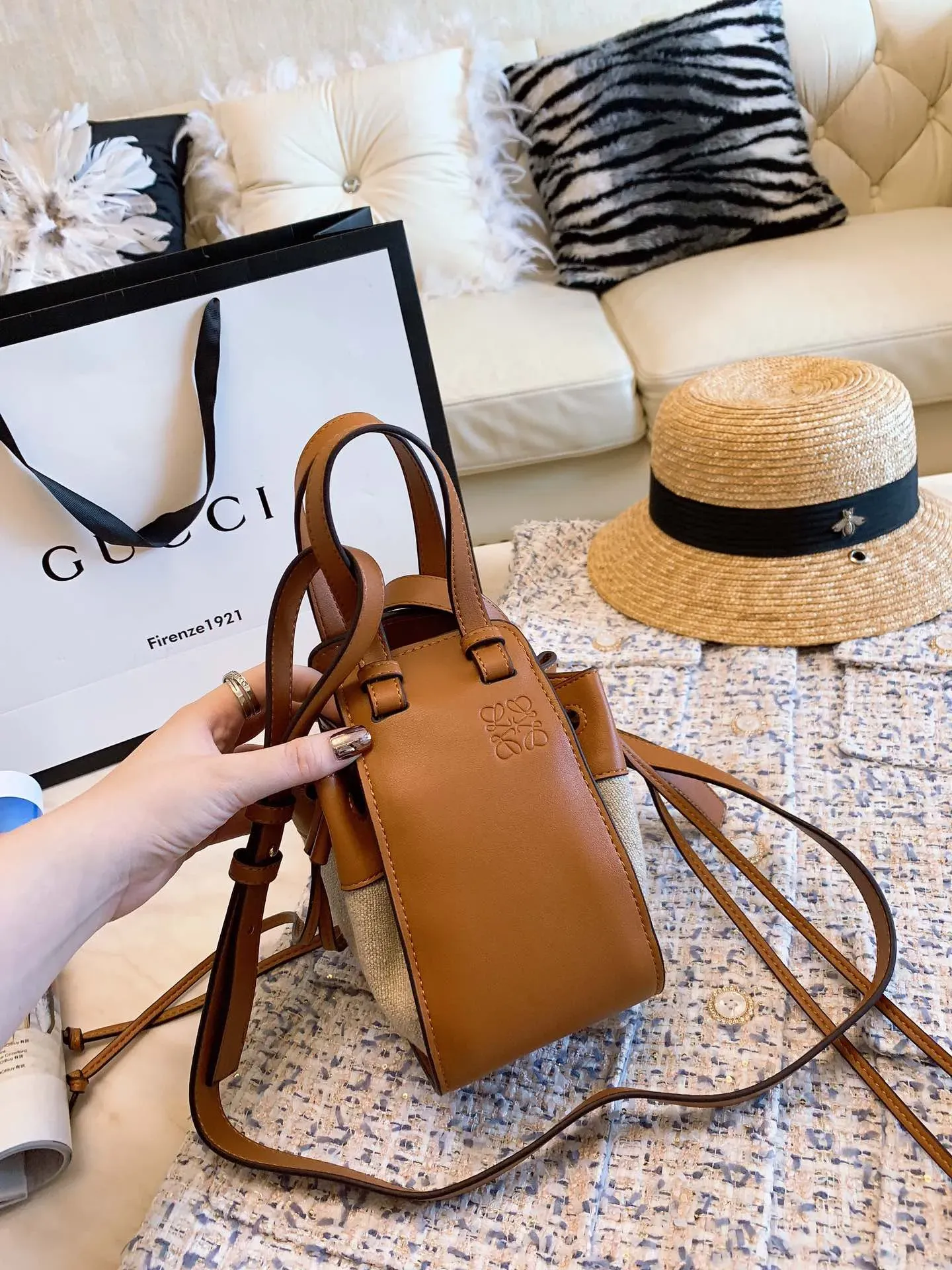 Loewe/Luo Yiwei HAMMOCK ミニバケットバッグ