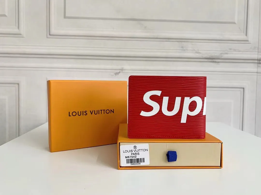 大人気コラボレーションSupreme X Louis Vuitton Logo ショート財布 2色