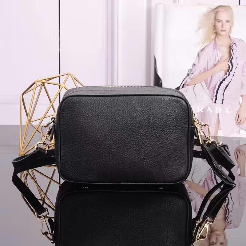PRADA(プラダ) レザー ショルダーバッグ ブラック
