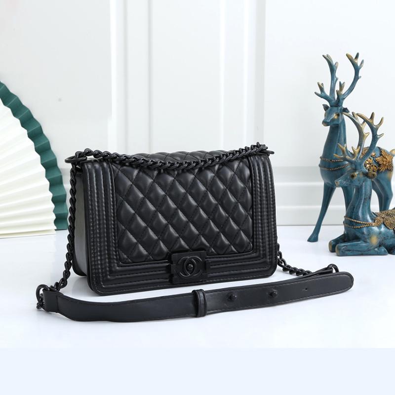 CHANEL(シャネル) BOY CHANEL ハンドバッグ 2色