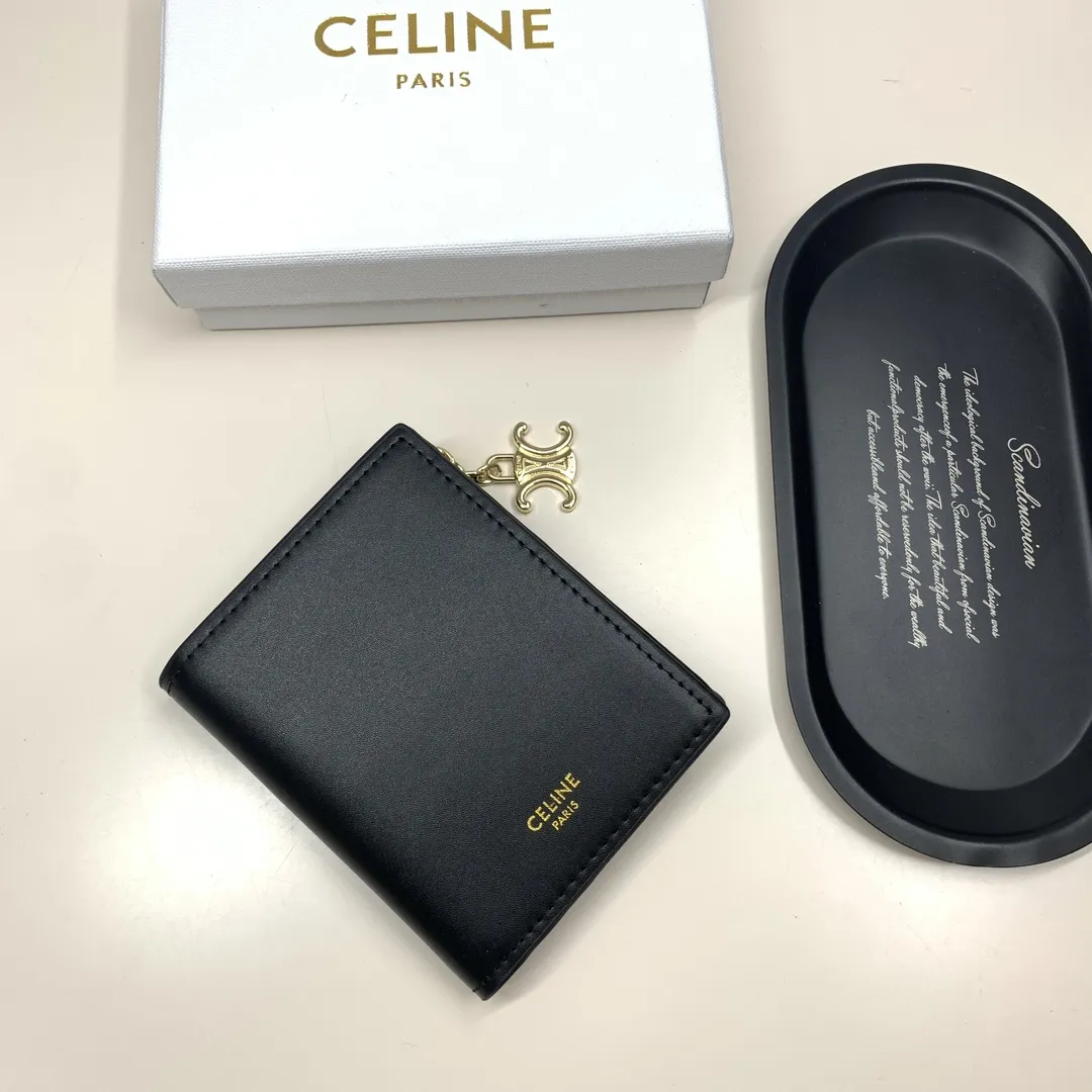 ギフトにも【CELINE】トリオンフ コンパクトウォレット