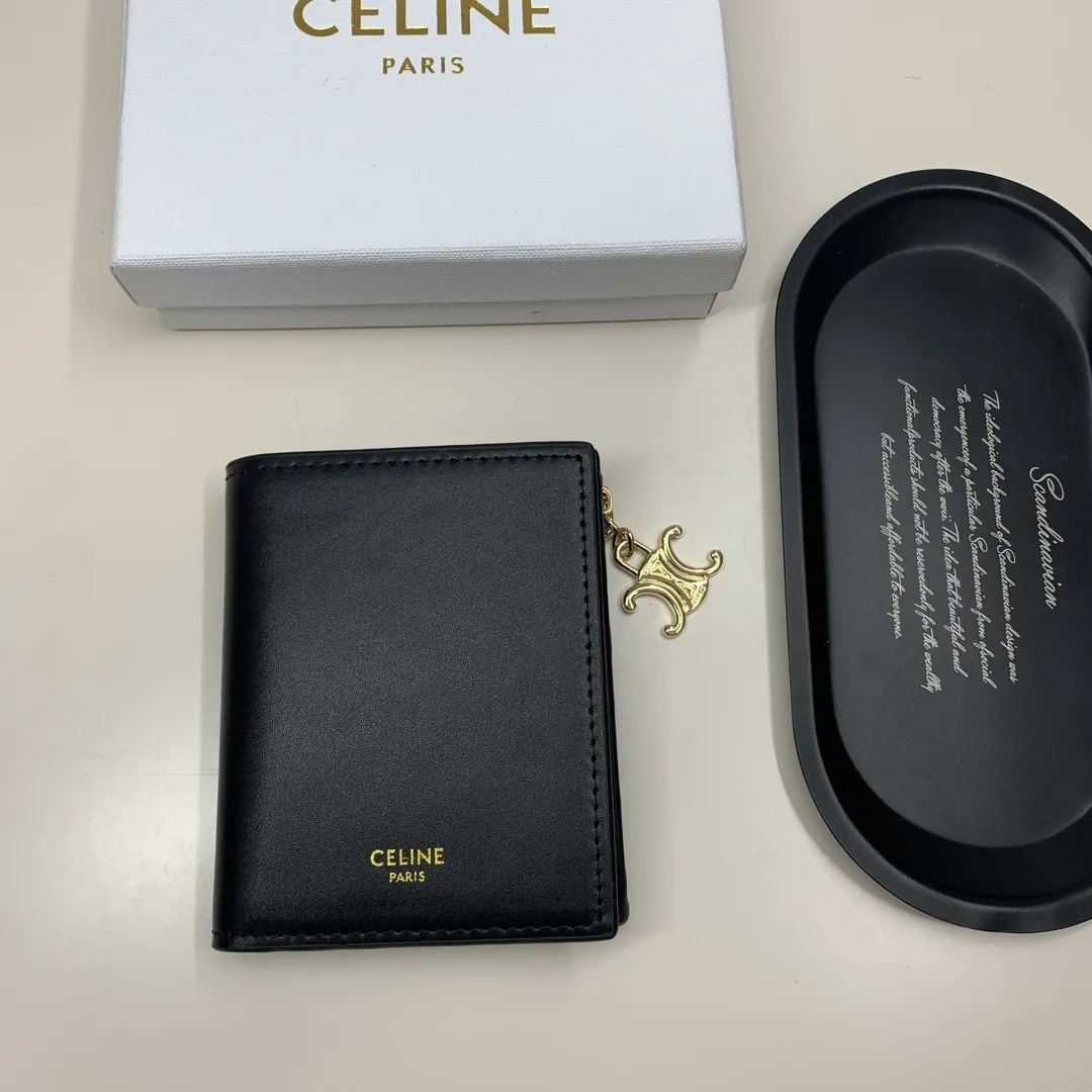 ギフトにも【CELINE】トリオンフ コンパクトウォレット