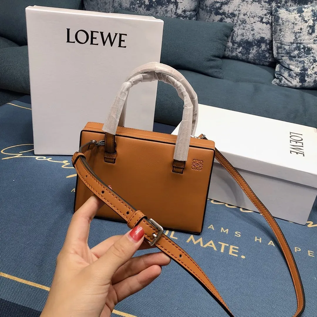 Loewe-2023年ロエベの新しい郵便ハンドバッグ