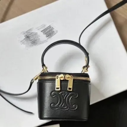 【CELINE】 セリーヌ★ 23SS ミニバニティケース トリオン３WAY