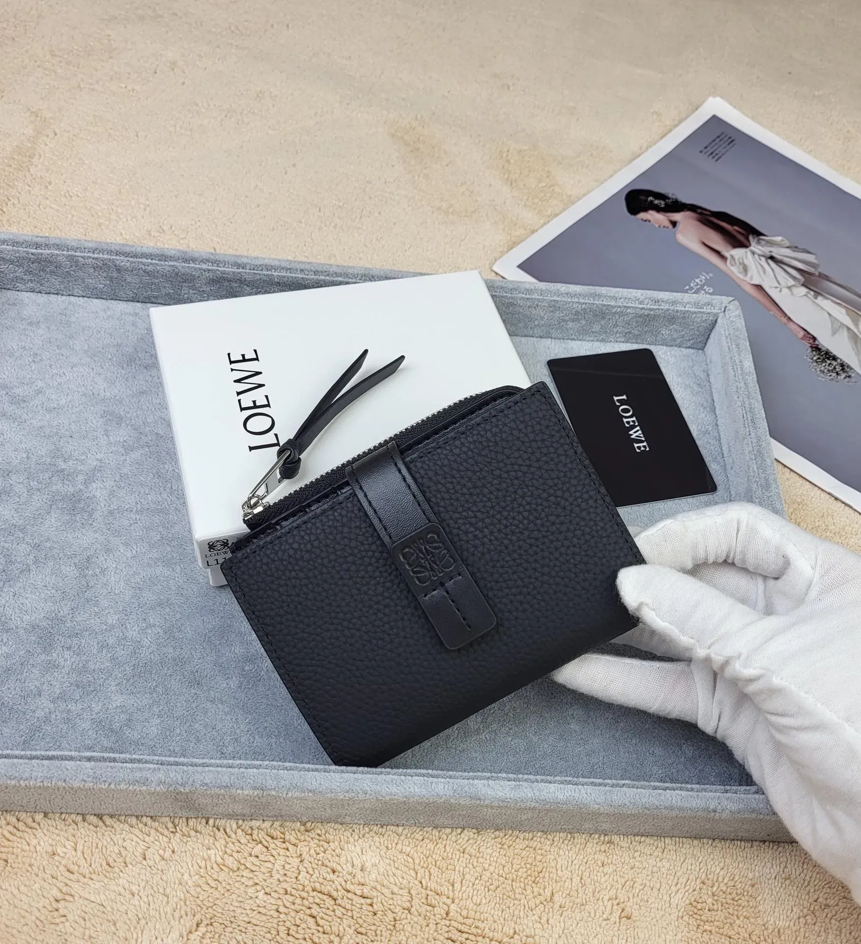 【LOEWE】新作スリムジップ二つ折り財布 Slim Zip Bifold Wallet