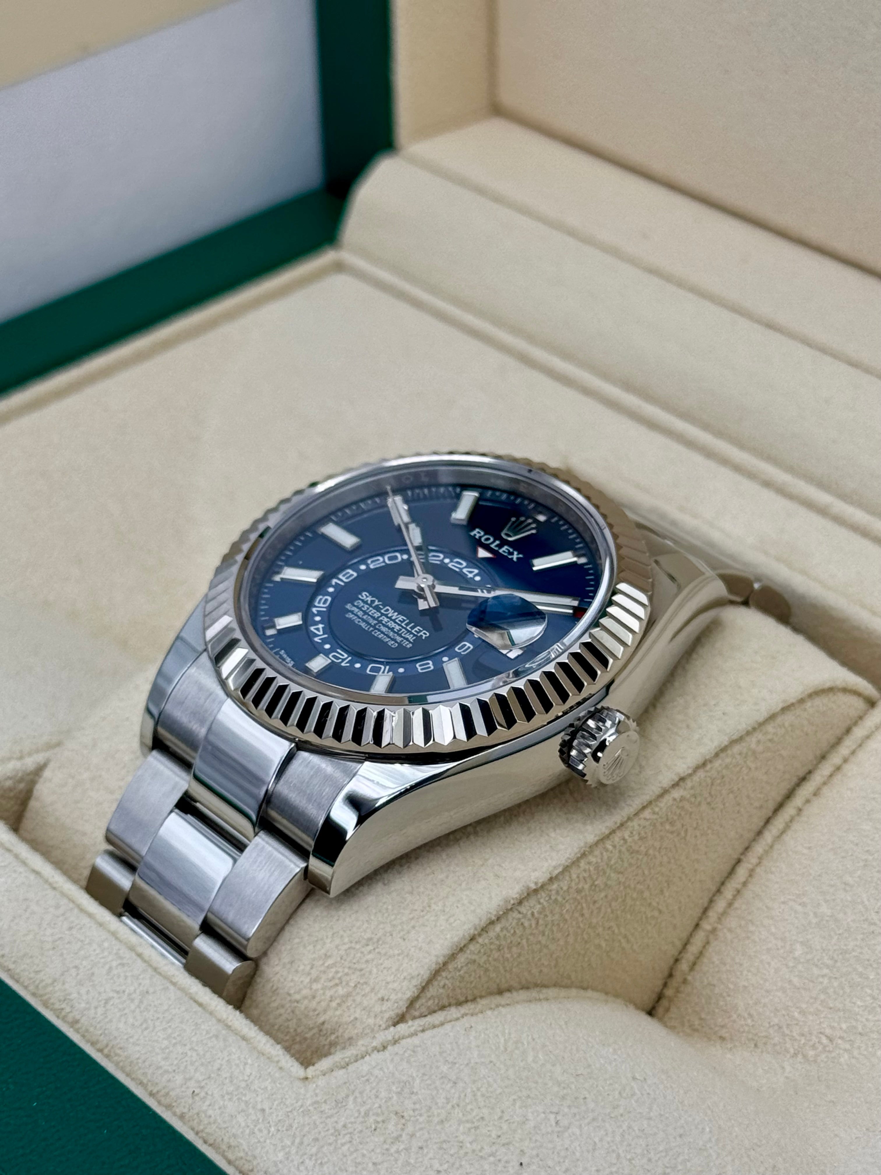 2023 ロレックス スカイドゥエラー 42mm 326934 オイスターブルー文字盤