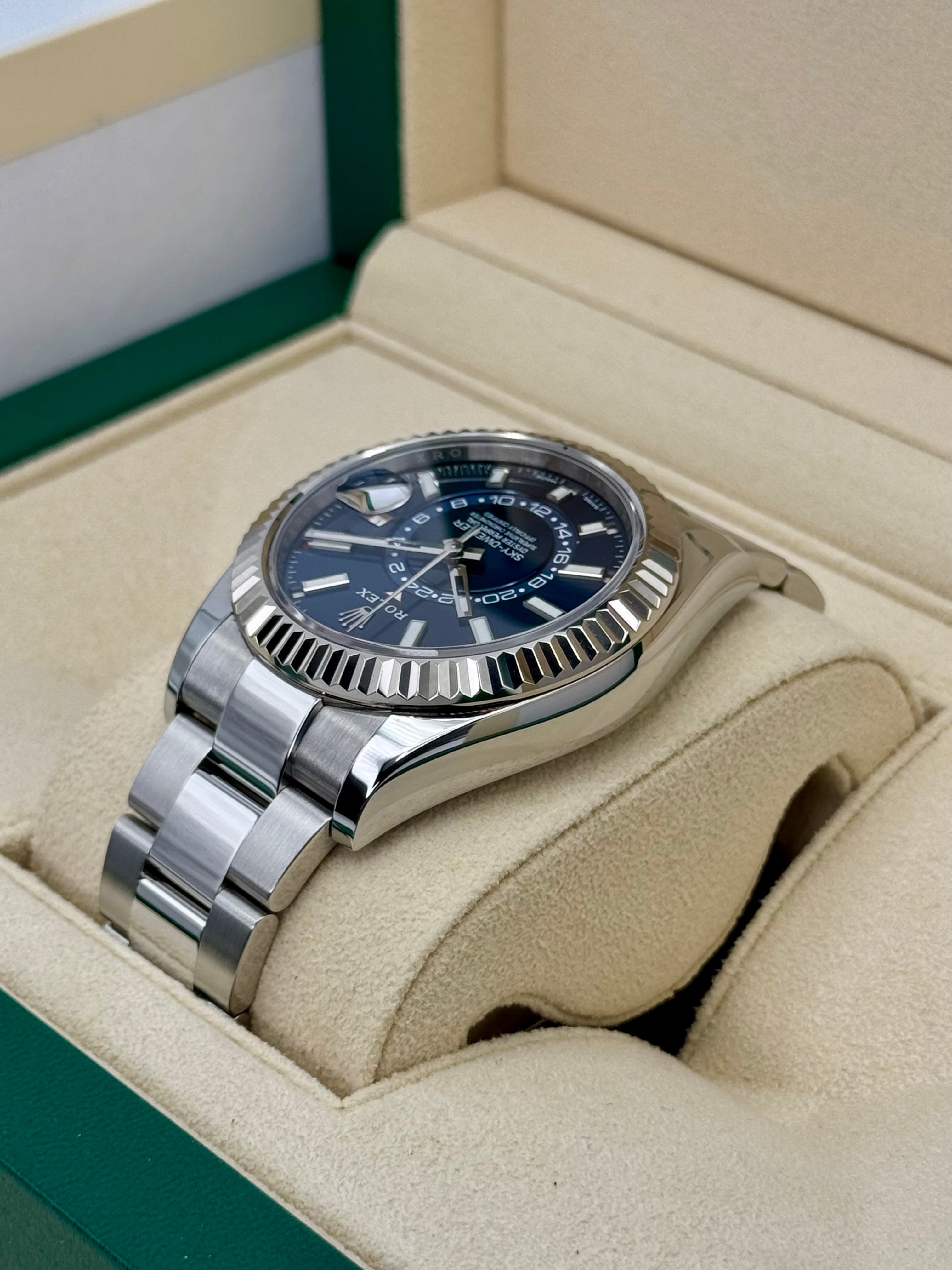 2023 ロレックス スカイドゥエラー 42mm 326934 オイスターブルー文字盤