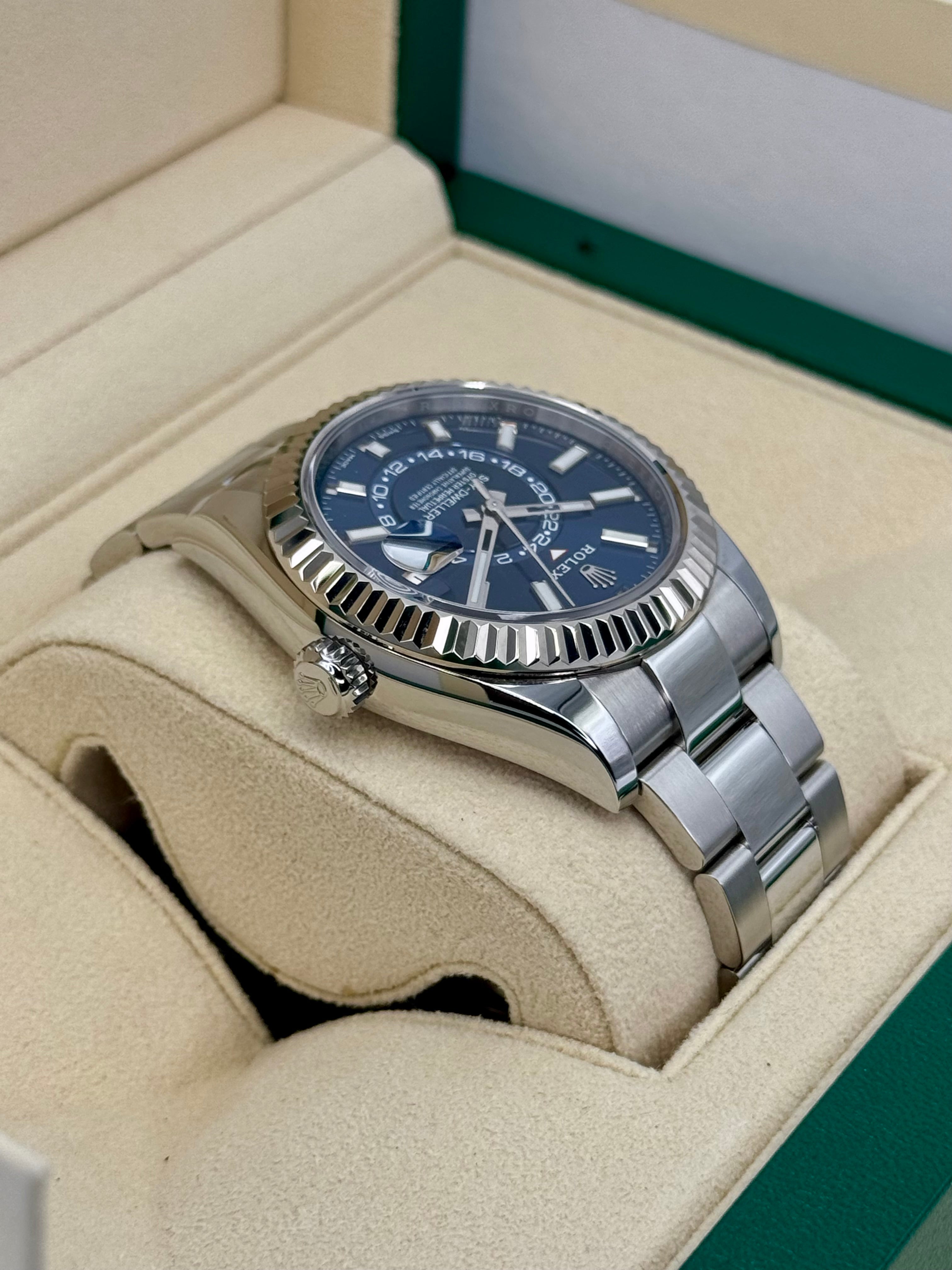 2023 ロレックス スカイドゥエラー 42mm 326934 オイスターブルー文字盤