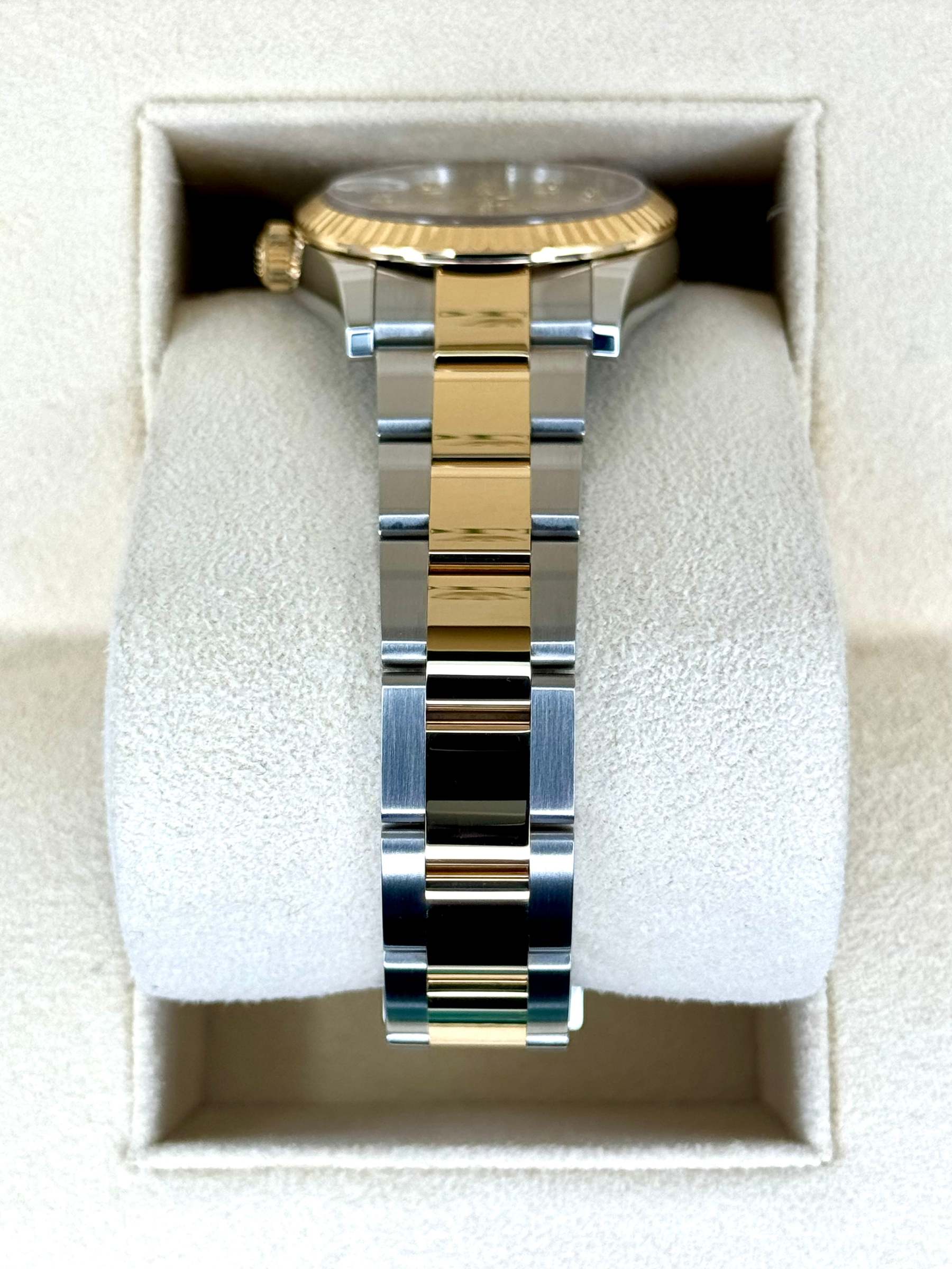NEW 2024 ロレックス レディデイトジャスト 31mm 278273 ツートーンシルバーダイヤダイヤル