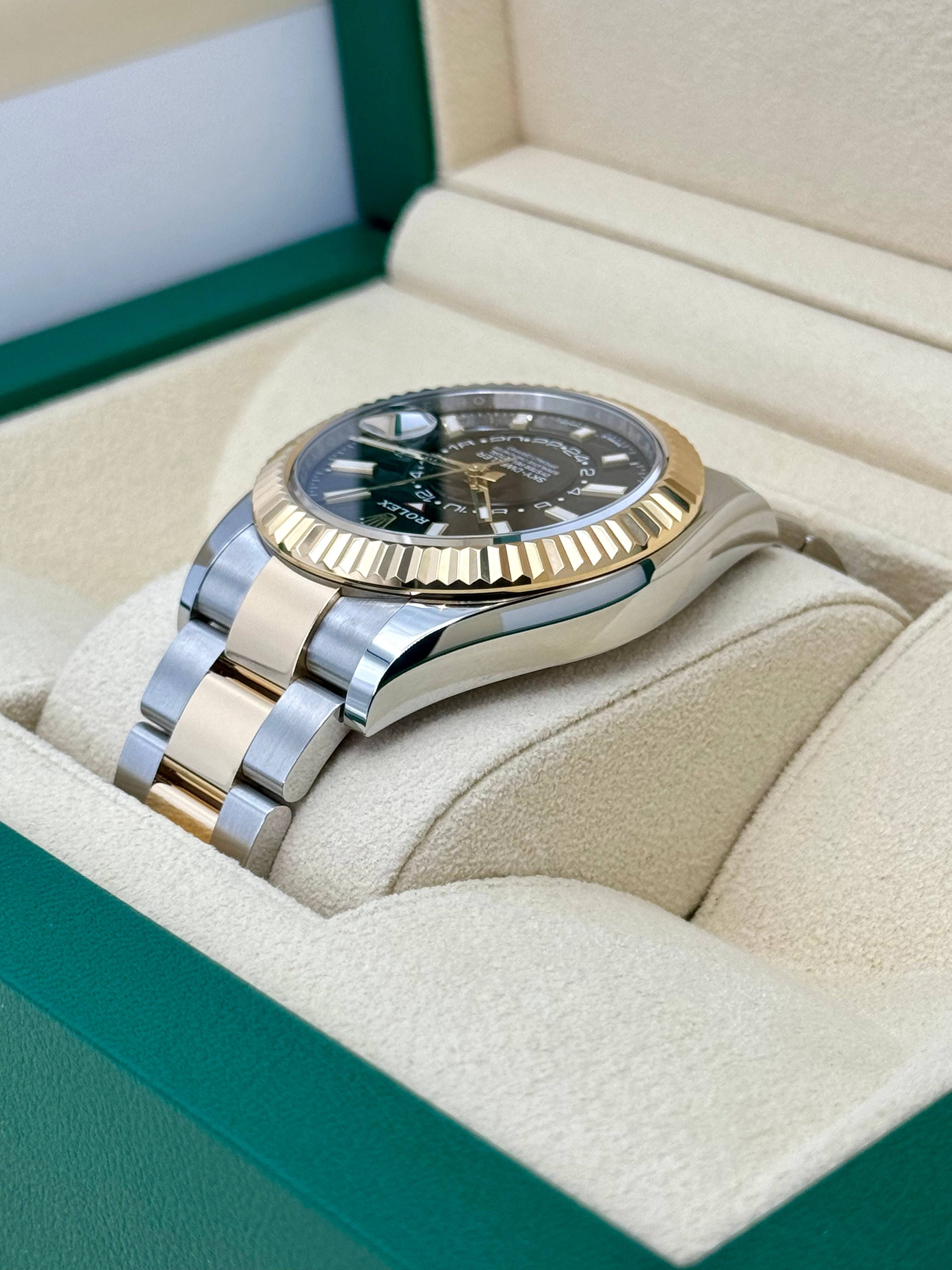 NEW 2024 ロレックス スカイドゥエラー 42mm 336933 ツートーンオイスターブラックダイヤル