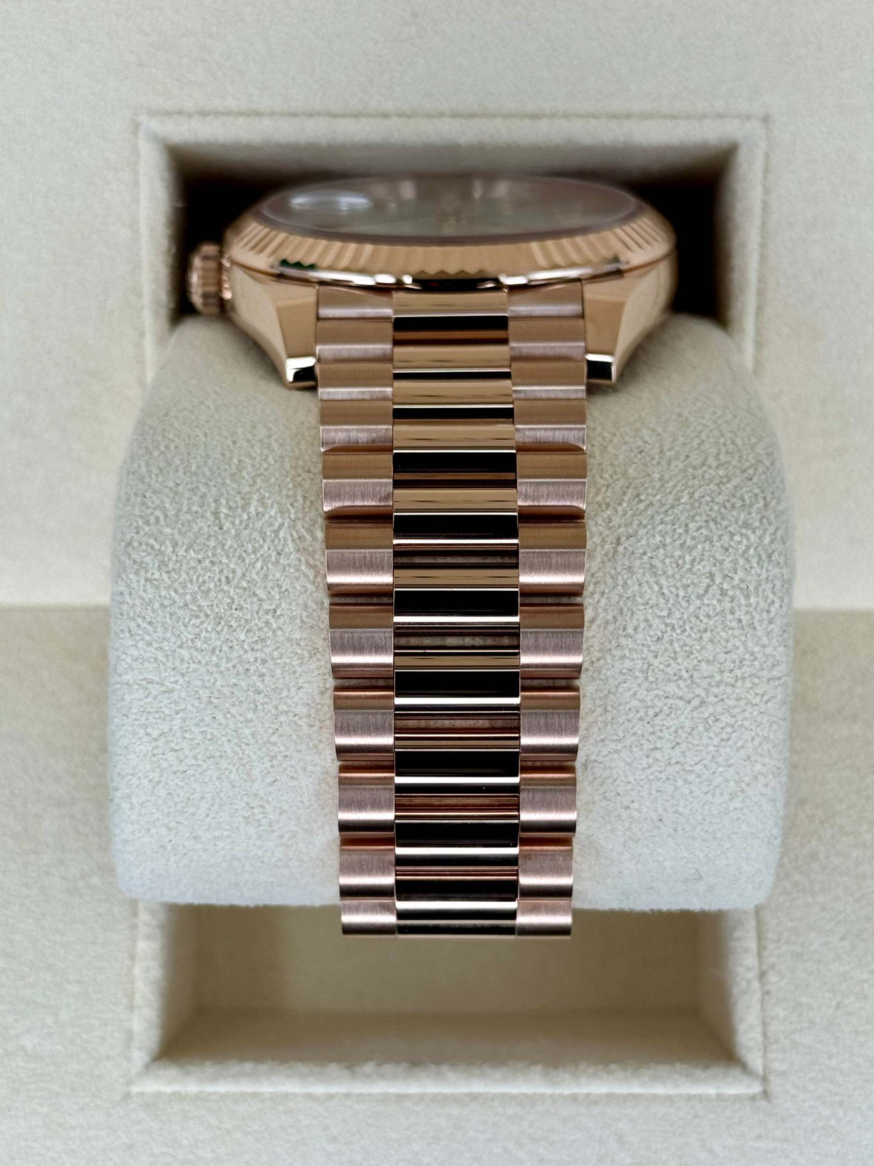 NEW 2024 ロレックス デイデイト 40mm 228235 ローズゴールド MOP ダイヤ文字盤