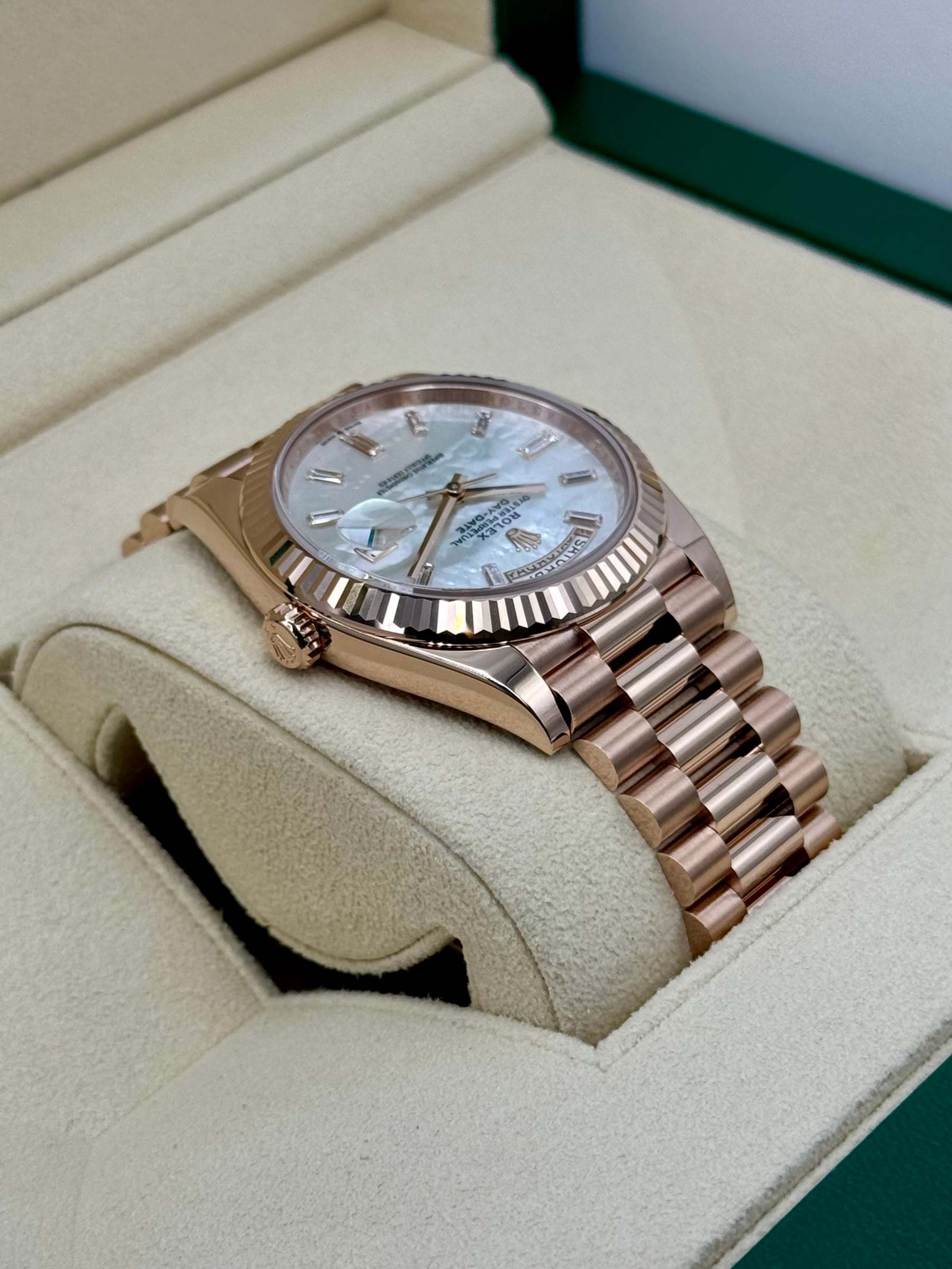 NEW 2024 ロレックス デイデイト 40mm 228235 ローズゴールド MOP ダイヤ文字盤