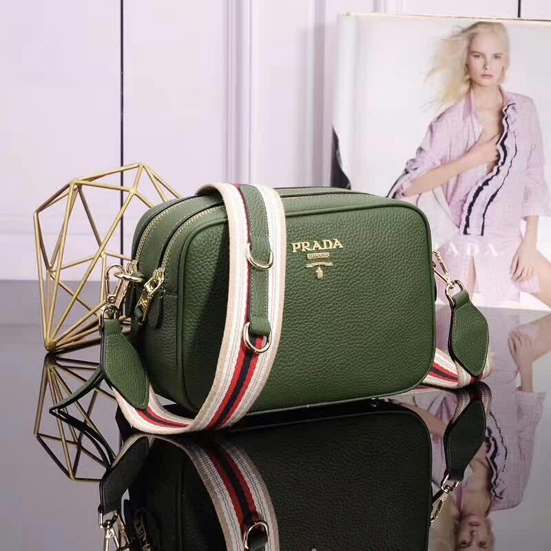 PRADA(プラダ) レザー ショルダーバッグ グリーン