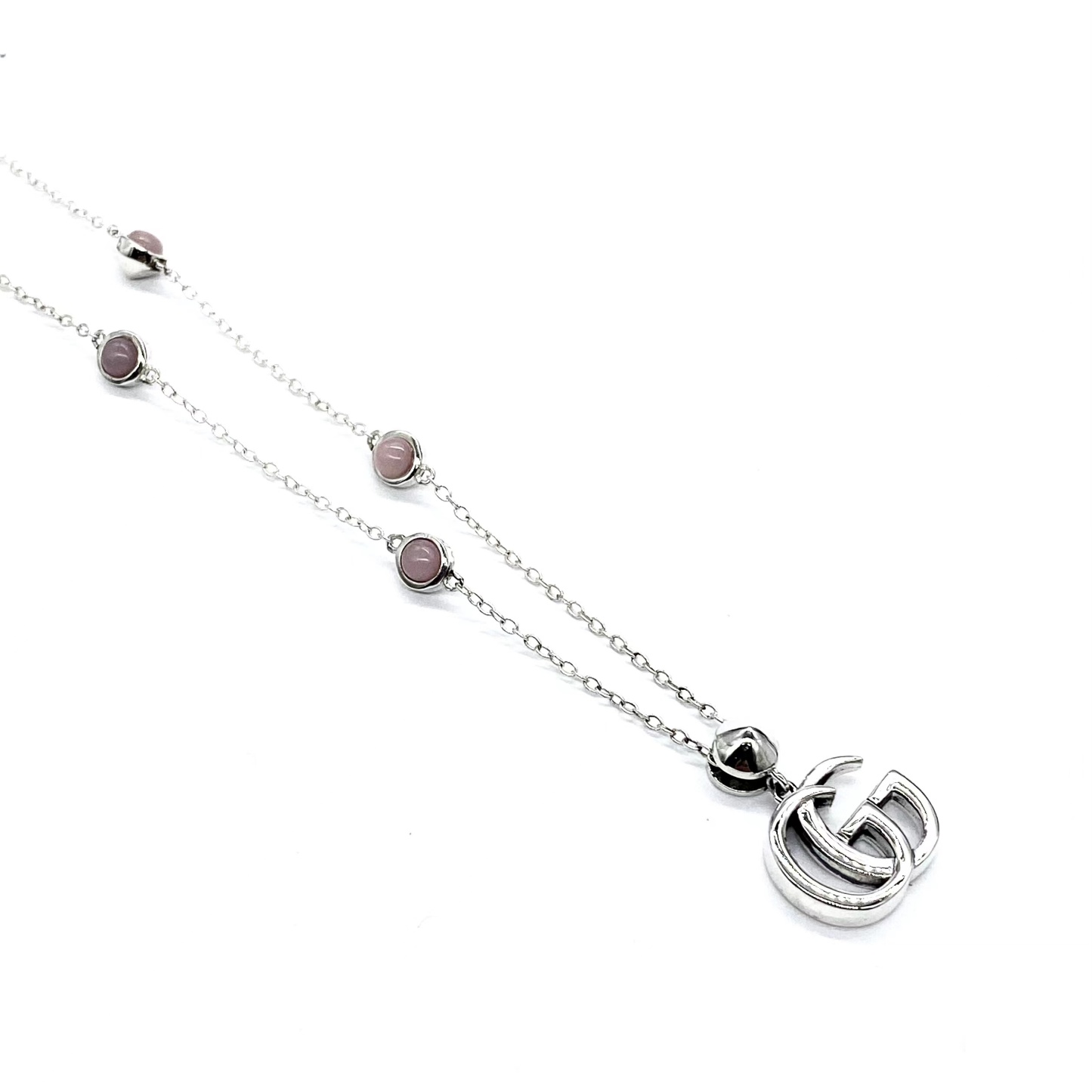 【新商品入荷】Gucc* ダブル G の真珠貝ネックレス アンティーク加工された純銀で、細部まで忠実に再現されています。