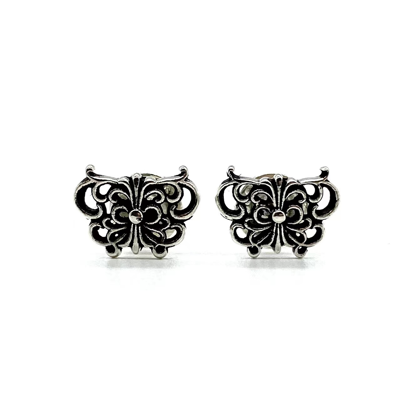 Chrome Hearts（クロム・ハーツ）の蝶の花柄のイヤリング