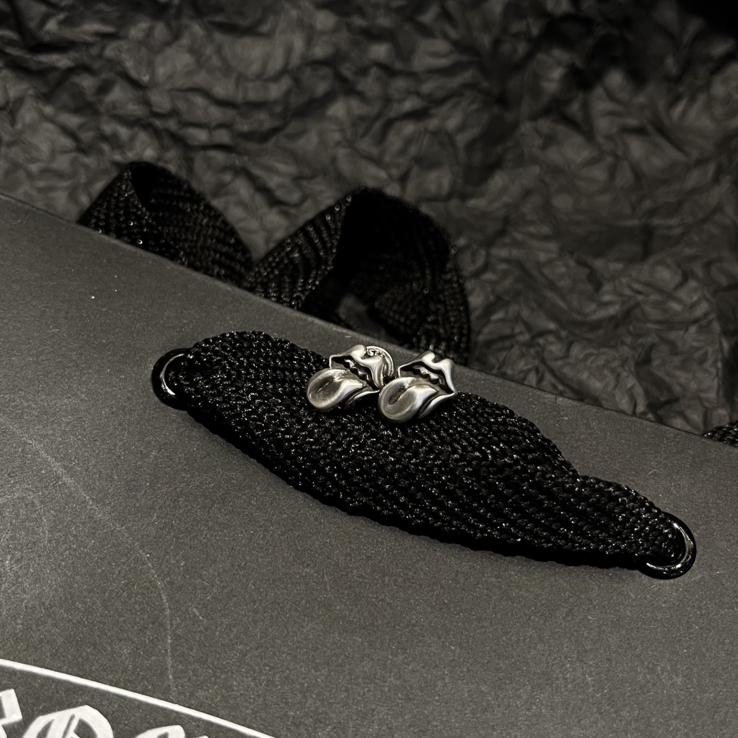 Chrome Hearts（クロム・ハーツ）のローリング・ストーンズの舌モチーフのイヤリング