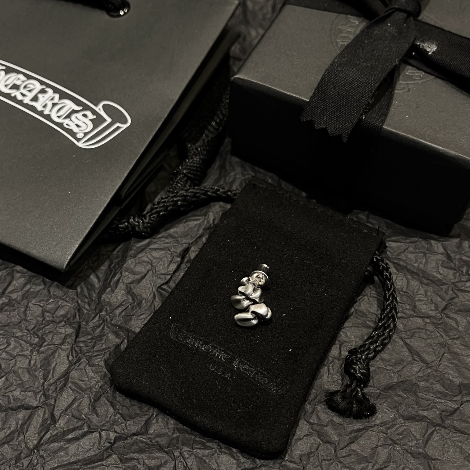 Chrome Hearts（クロム・ハーツ）のローリング・ストーンズの舌モチーフのイヤリング