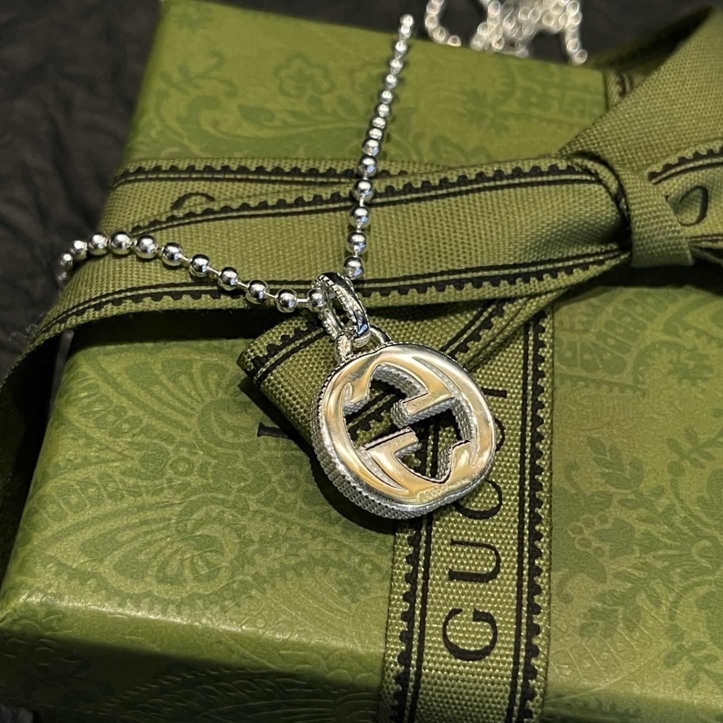 Gucci（グッチ）の interlocking のスモールサイズの玉型ビーズとダブル G のネックレス