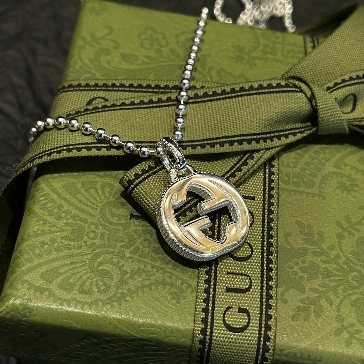 Gucci（グッチ）の interlocking のスモールサイズの玉型ビーズとダブル G のネックレス