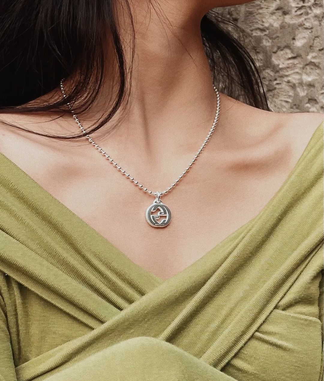 Gucci（グッチ）の interlocking のスモールサイズの玉型ビーズとダブル G のネックレス