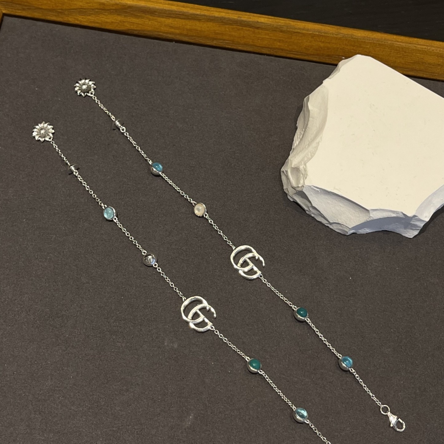 Gucci（グッチ）のダブル G の真珠貝ブレスレット