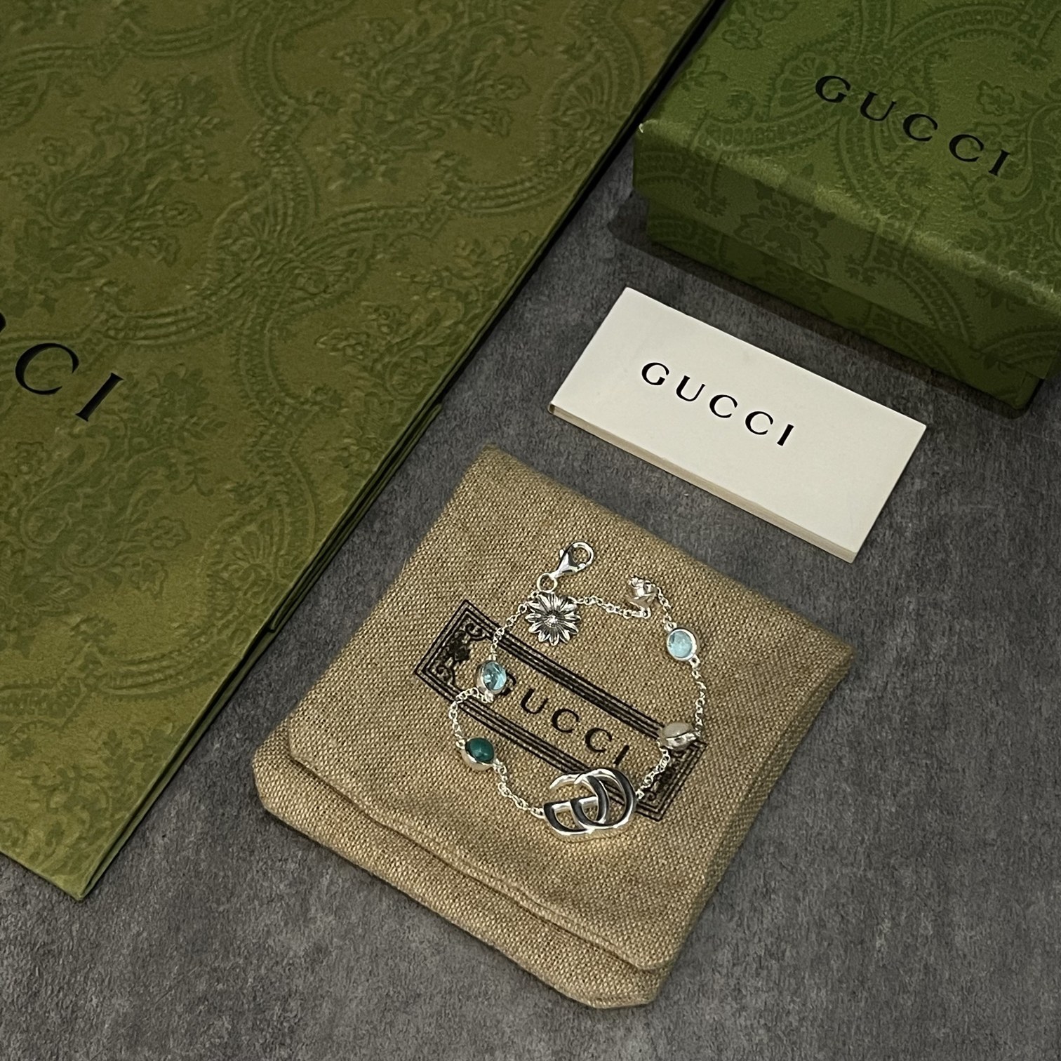 Gucci（グッチ）のダブル G の真珠貝ブレスレット