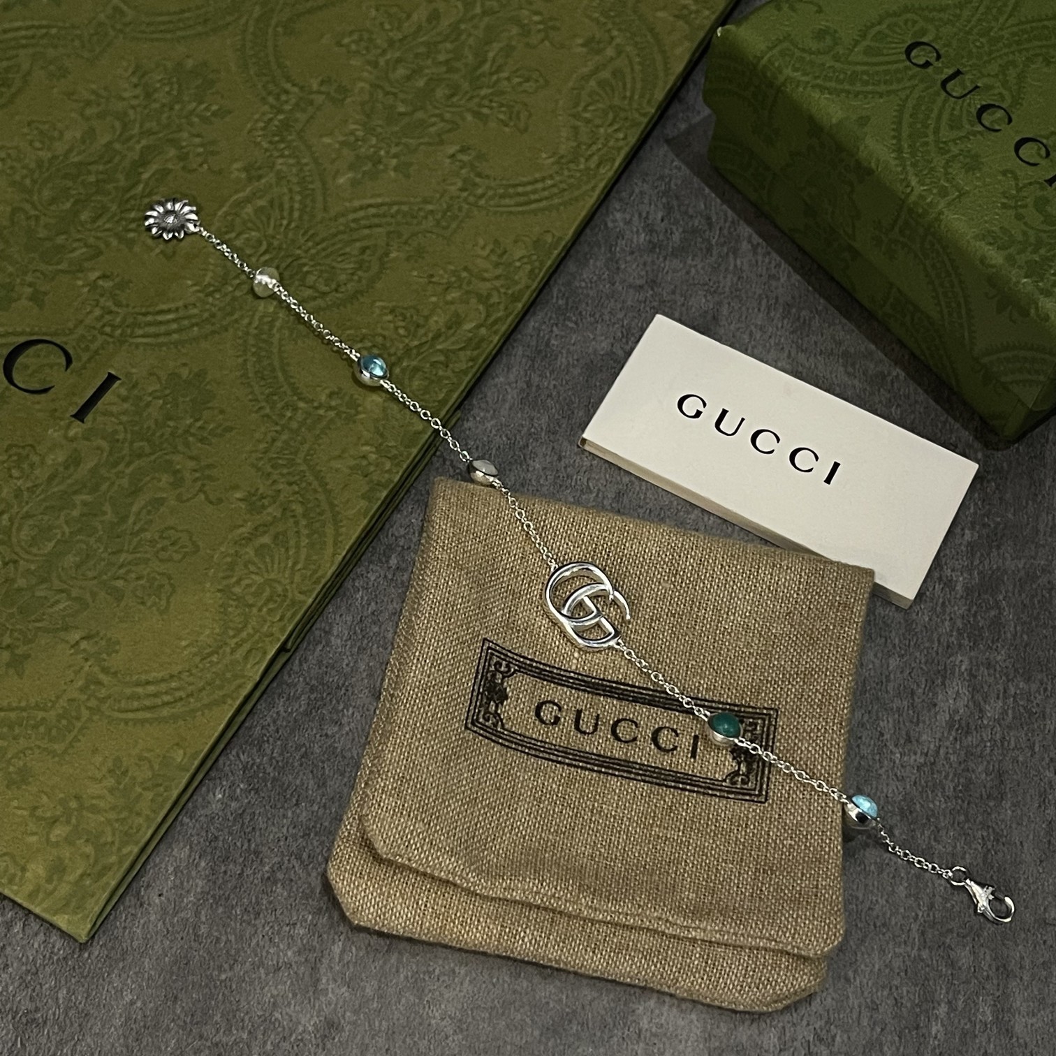 Gucci（グッチ）のダブル G の真珠貝ブレスレット