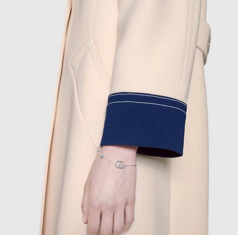 Gucci（グッチ）のダブル G の真珠貝ブレスレット