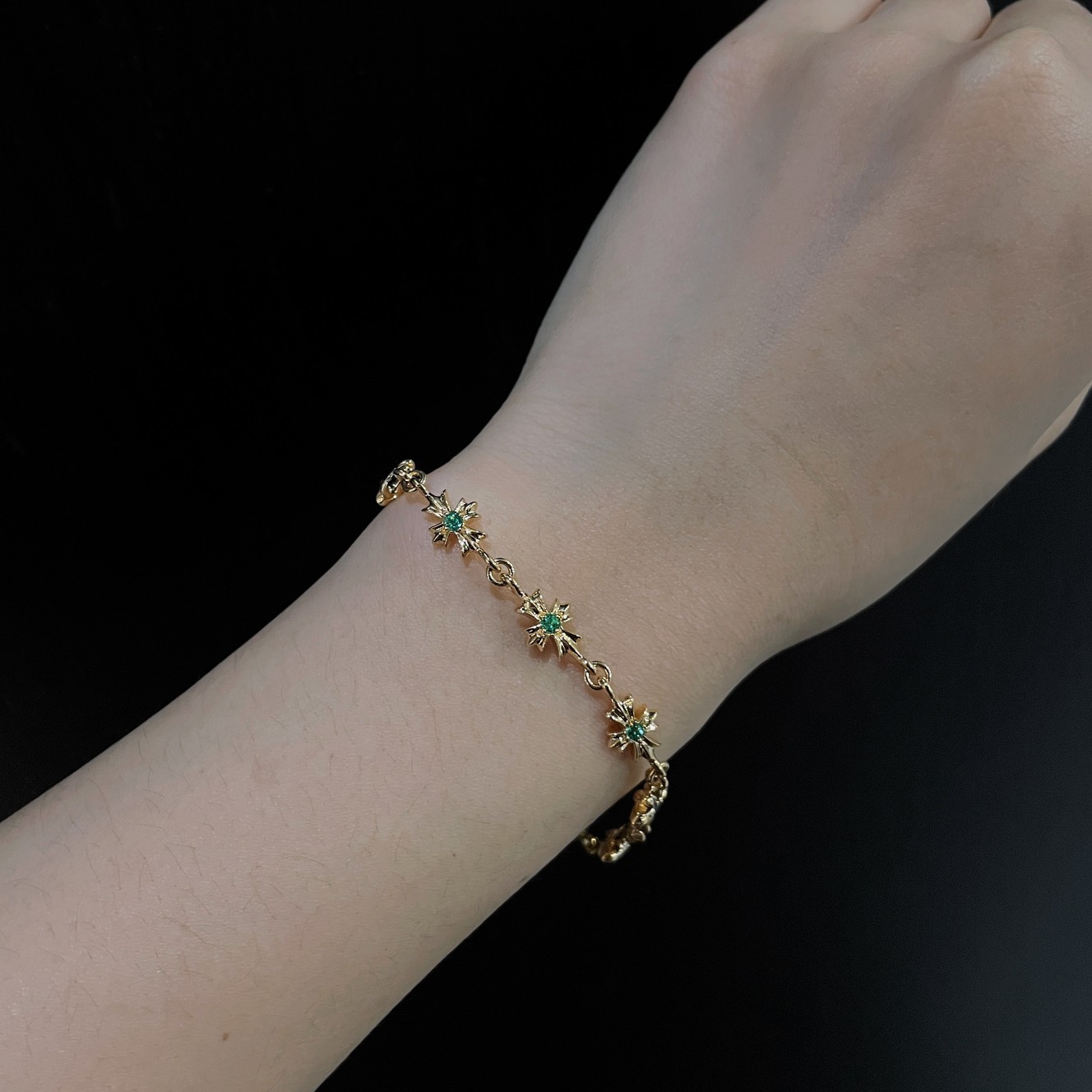 Chrome Hearts（クロム・ハーツ）の 22K 金メッキで石を嵌めた十字架ブレスレット