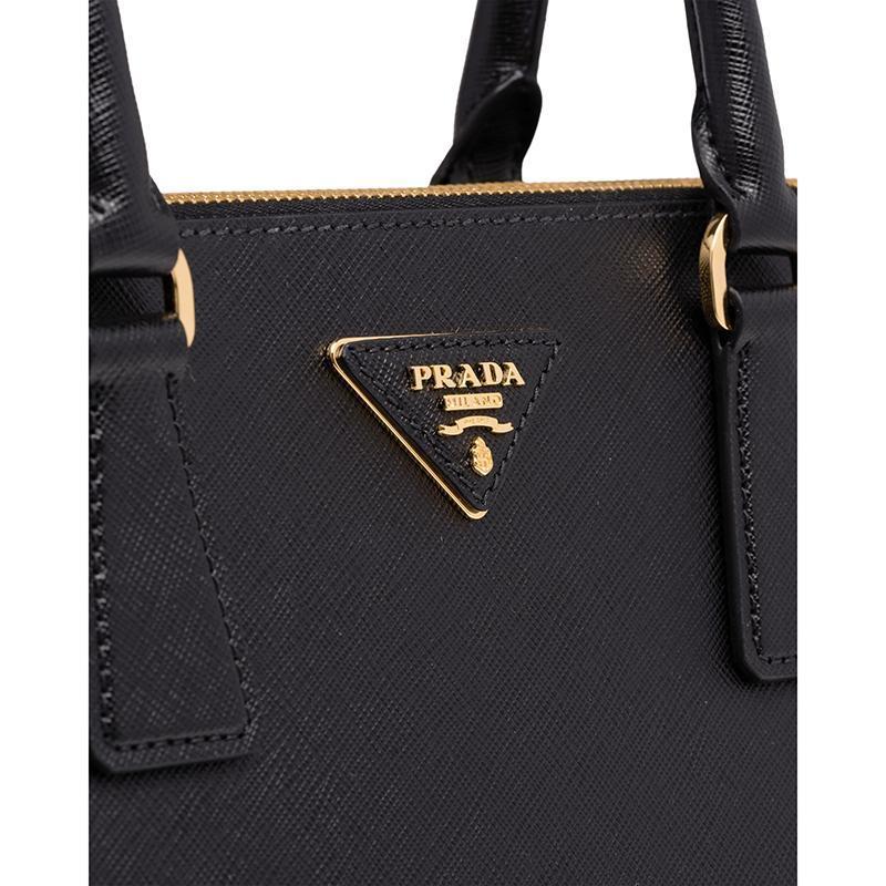 STORY雑誌掲載！高垣麗子さん愛用の新作バッグが登場！PRADA ガレリア スモール スクエア バッグ！！まさに「今」持ちたい！