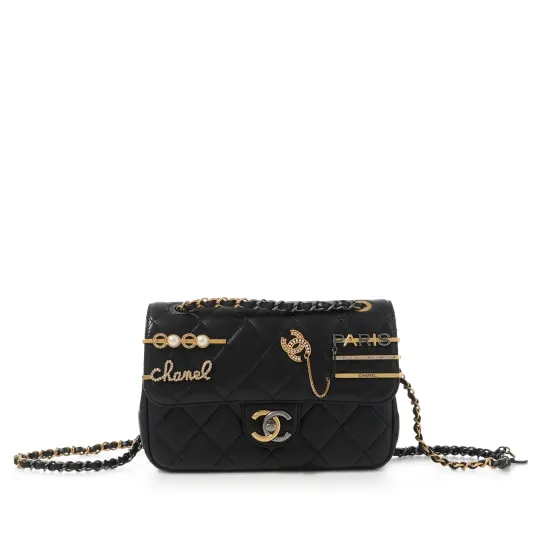 【CHANEL |公式サイトは正規品】雑誌「25ans」掲載中条あやみさん愛用している真珠ヘアピンマイクバッグ★完売続出オンラインの初販売！なくなり次第終了！